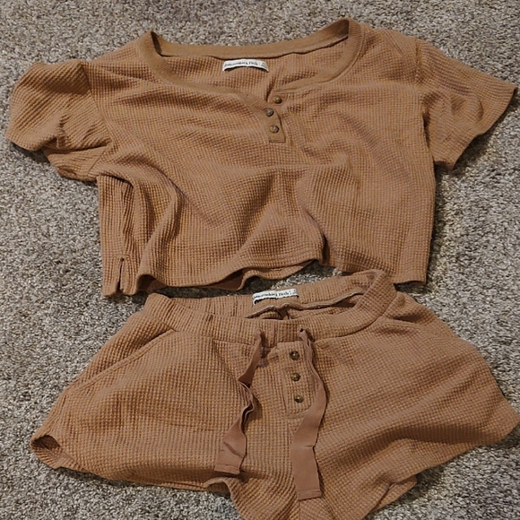 Abercrombie & Fitch Other - Abercrombie & Fitch Tan Waffle Knit Pajama Lounge Set